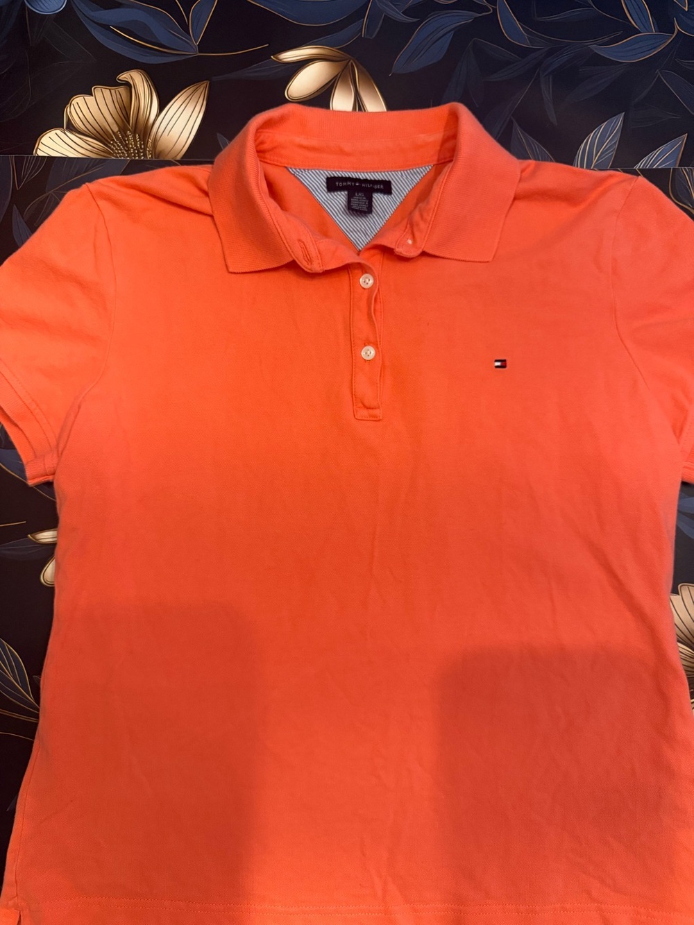 Tommy Hilfiger Womens Polo shirt. Size L. Like new condition! Never worn